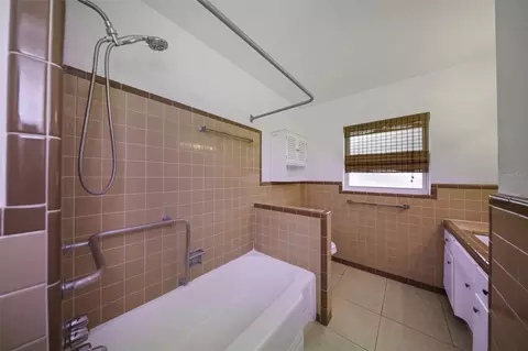 Bath - 2077 Druid Rd E, Clearwater, FL 33764 photo 6 of 10