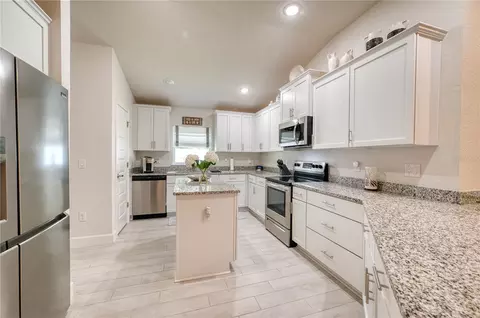 Kitchen - 9406 43rd Ct E, Parrish, FL 34219 photo 2 of 4