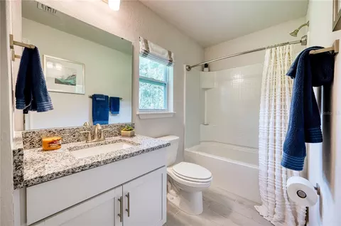 Bath - 9406 43rd Ct E, Parrish, FL 34219 photo 6 of 6