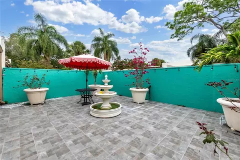 Exterior - 511 Lakeside Dr #511, Bradenton, FL 34210 photo 4 of 6