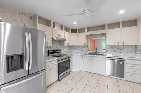 Kitchen - 511 Lakeside Dr #511, Bradenton, FL 34210 photo 2 of 2