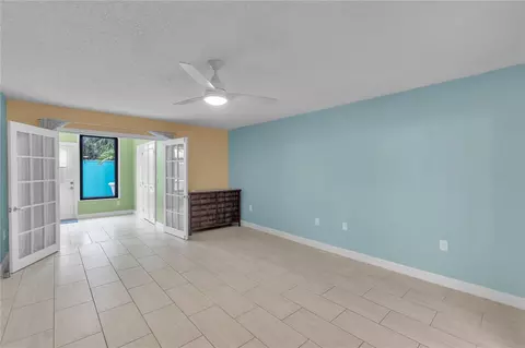 Living - 511 Lakeside Dr #511, Bradenton, FL 34210 photo 8 of 8