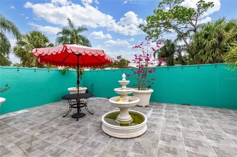 Exterior - 511 Lakeside Dr #511, Bradenton, FL 34210 photo 2 of 6