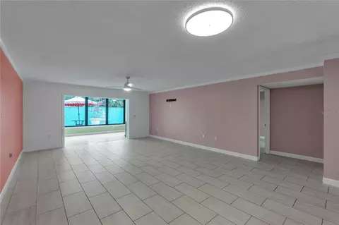 Living - 511 Lakeside Dr #511, Bradenton, FL 34210 photo 4 of 8