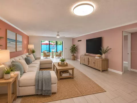 Living - 511 Lakeside Dr #511, Bradenton, FL 34210 photo 2 of 8