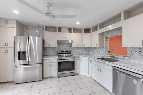 Kitchen - 511 Lakeside Dr #511, Bradenton, FL 34210 photo 1 of 2