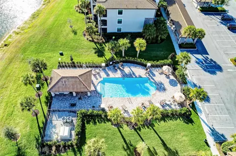 Exterior - 17520 Gawthrop Dr #304, Bradenton, FL 34211 photo 8 of 10