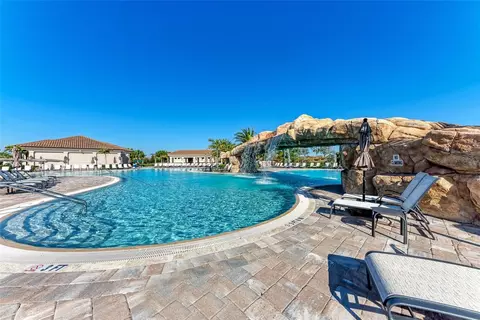 Exterior - 17520 Gawthrop Dr #304, Bradenton, FL 34211 photo 9 of 10
