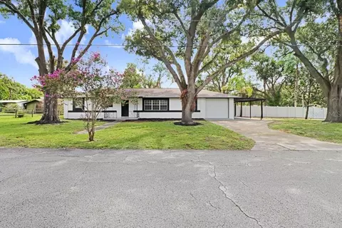 12113 Midlake Dr, Tampa, FL 33612