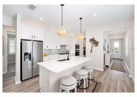 Kitchen - 10418 Spring Tide Way, Parrish, FL 34219 photo 3 of 4