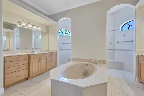 Bath - 1911 148th Ct E, Bradenton, FL 34212 photo 10 of 12