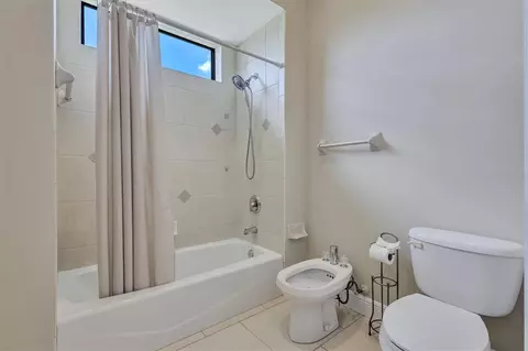 Bath - 1911 148th Ct E, Bradenton, FL 34212 photo 7 of 12