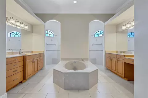 Bath - 1911 148th Ct E, Bradenton, FL 34212 photo 9 of 12