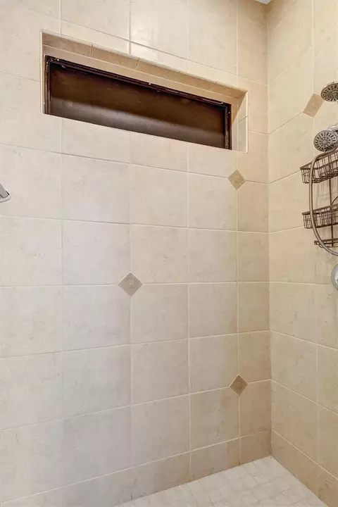 Bath - 1911 148th Ct E, Bradenton, FL 34212 photo 2 of 12