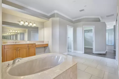 Bath - 1911 148th Ct E, Bradenton, FL 34212 photo 11 of 12