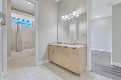 Bath - 1911 148th Ct E, Bradenton, FL 34212 photo 6 of 12