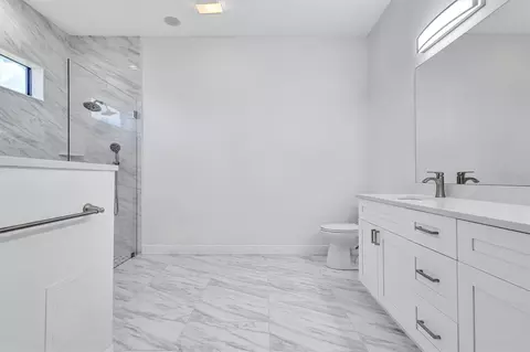 Bath - 1911 148th Ct E, Bradenton, FL 34212 photo 3 of 12