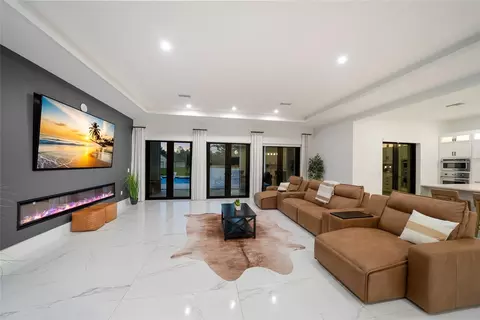 Living - 20307 74th Ave E, Bradenton, FL 34202 photo 1 of 6