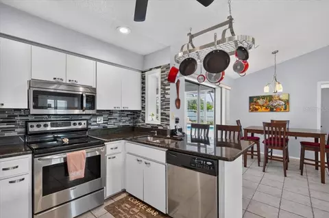 Kitchen - 3316 46th Plz E, Bradenton, FL 34203 photo 1 of 4