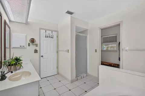Bath - 3316 46th Plz E, Bradenton, FL 34203 photo 2 of 3
