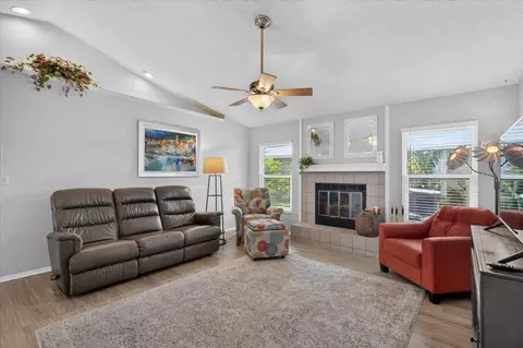Living - 3316 46th Plz E, Bradenton, FL 34203 photo 4 of 4