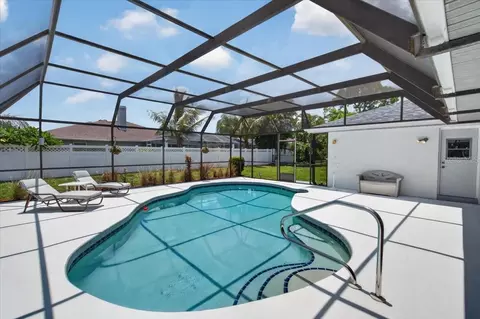 Exterior - 3316 46th Plz E, Bradenton, FL 34203 photo 6 of 15