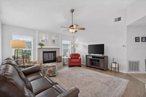 Living - 3316 46th Plz E, Bradenton, FL 34203 photo 3 of 4