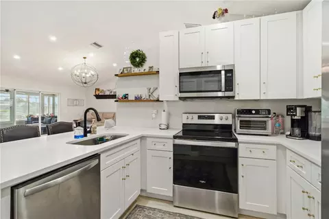 Kitchen - 11816 Dunster Ln, Parrish, FL 34219 photo 1 of 2
