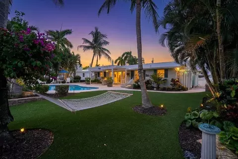 Exterior - 520 69th St, Holmes Beach, FL 34217 photo 6 of 25