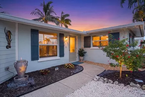 Exterior - 520 69th St, Holmes Beach, FL 34217 photo 5 of 25