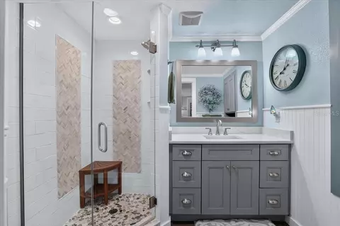 Bath - 520 69th St, Holmes Beach, FL 34217 photo 4 of 6