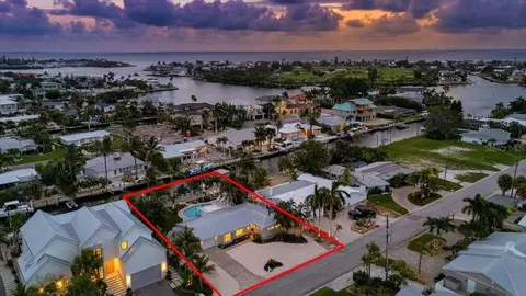 View/Area - 520 69th St, Holmes Beach, FL 34217 photo 2 of 10
