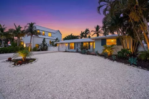Exterior - 520 69th St, Holmes Beach, FL 34217 photo 3 of 25