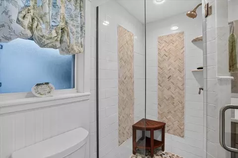 Bath - 520 69th St, Holmes Beach, FL 34217 photo 6 of 6
