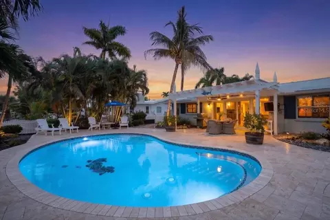 Exterior - 520 69th St, Holmes Beach, FL 34217 photo 7 of 25