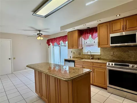 Kitchen - 4720 Peridia Blvd E, Bradenton, FL 34203 photo 3 of 3