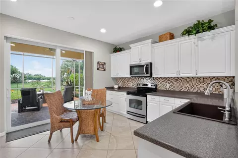 Kitchen - 11802 Crawford Parrish Ln, Parrish, FL 34219 photo 4 of 6