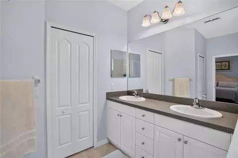 Bath - 11802 Crawford Parrish Ln, Parrish, FL 34219 photo 2 of 4
