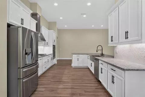Kitchen - 12627 Wheatgrass Ct, Parrish, FL 34219 photo 3 of 5