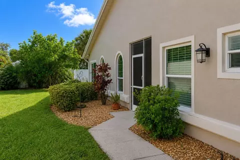 Exterior - 4427 Murfield Dr E, Bradenton, FL 34203 photo 2 of 8