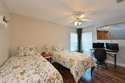 Bedroom - 4427 Murfield Dr E, Bradenton, FL 34203 photo 2 of 2