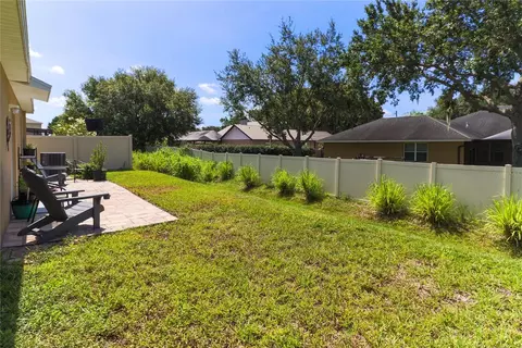 Exterior - 135 Cascade Bend Dr, Ruskin, FL 33570 photo 5 of 11