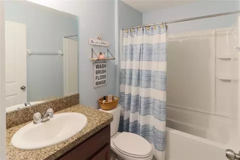 Bath - 135 Cascade Bend Dr, Ruskin, FL 33570 photo 1 of 2