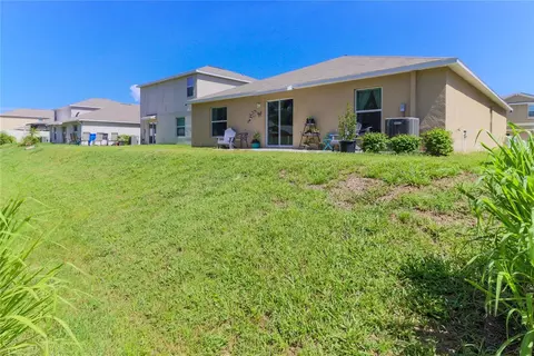 Exterior - 135 Cascade Bend Dr, Ruskin, FL 33570 photo 7 of 11