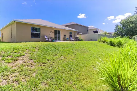 Exterior - 135 Cascade Bend Dr, Ruskin, FL 33570 photo 6 of 11