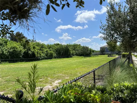 Exterior - 135 Cascade Bend Dr, Ruskin, FL 33570 photo 10 of 11