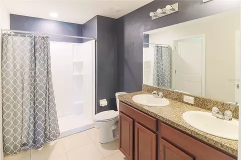 Bath - 135 Cascade Bend Dr, Ruskin, FL 33570 photo 2 of 2