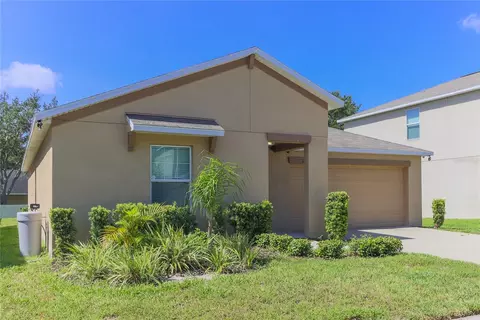 Exterior - 135 Cascade Bend Dr, Ruskin, FL 33570 photo 4 of 11