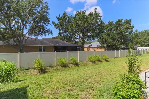 Exterior - 135 Cascade Bend Dr, Ruskin, FL 33570 photo 8 of 11