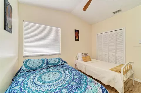 Bedroom - 6519 28th Ave E, Bradenton, FL 34208 photo 7 of 9